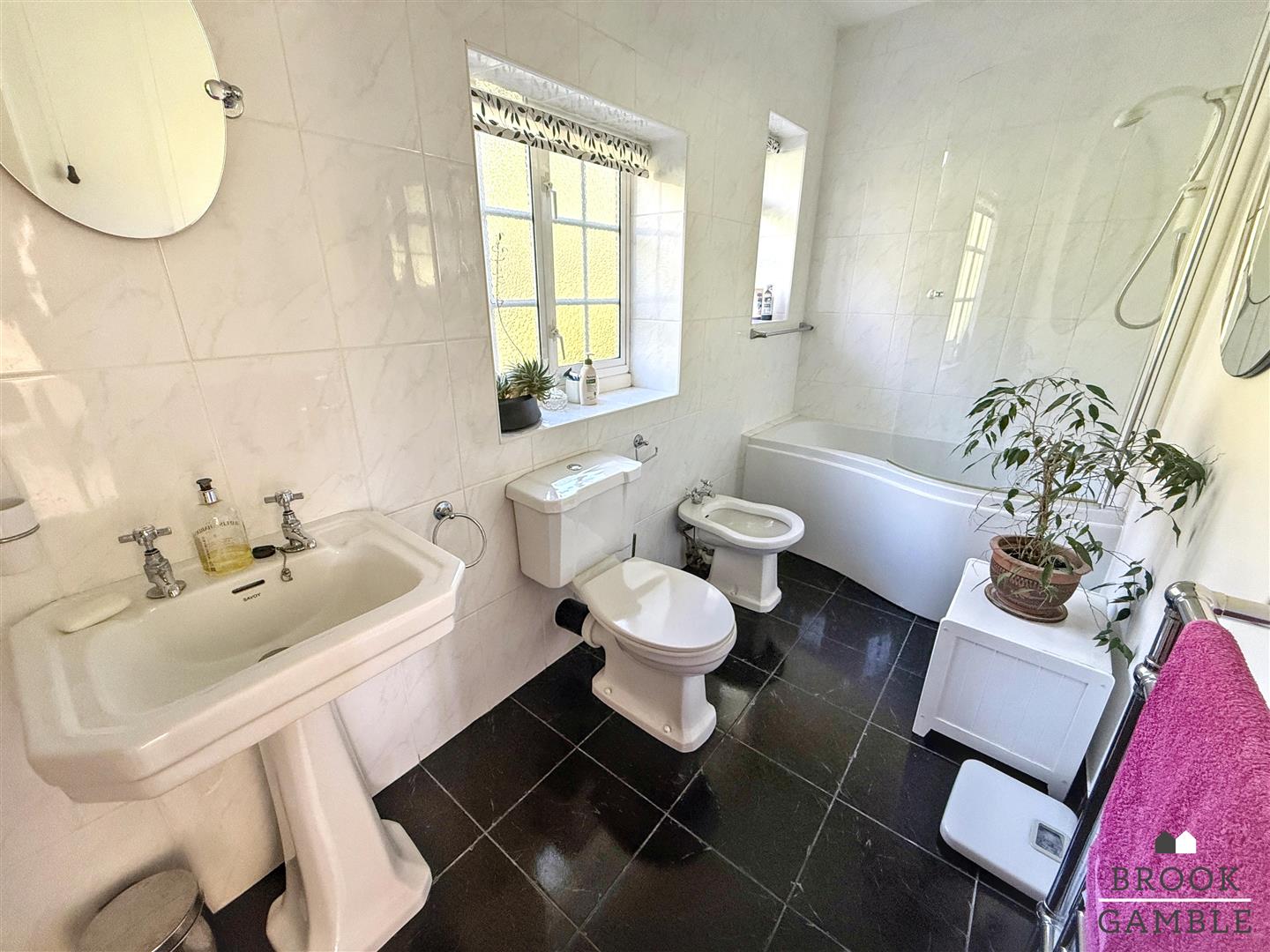 5 Bedroom House - Detached. Pashley Road in Eastbourne,  8